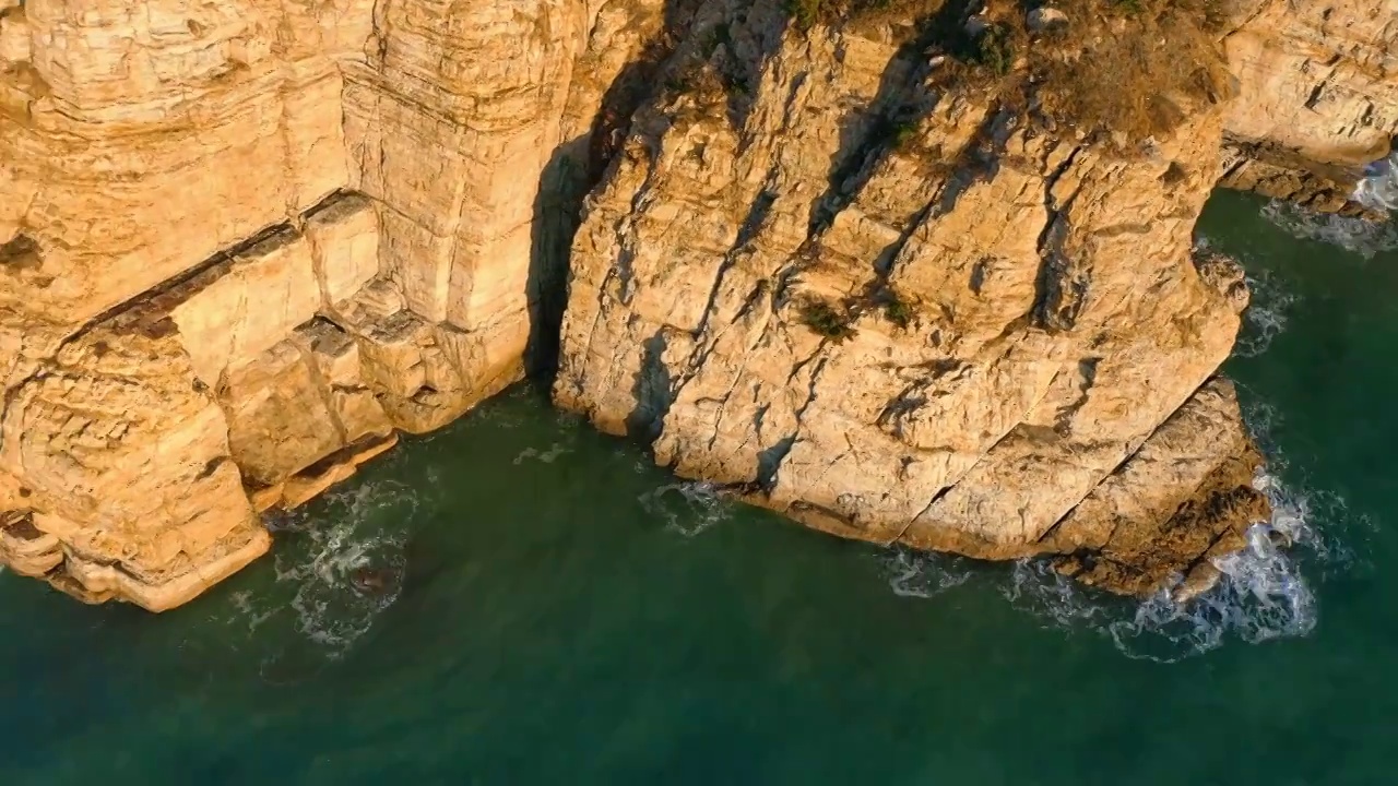 山东省青岛崂山层岩地貌视频素材