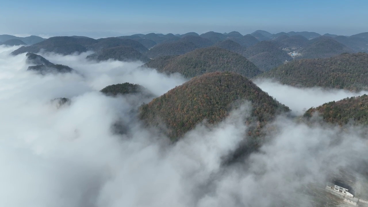 湖北恩施清江岸边的建始黄鹤桥峰林景区风光视频素材