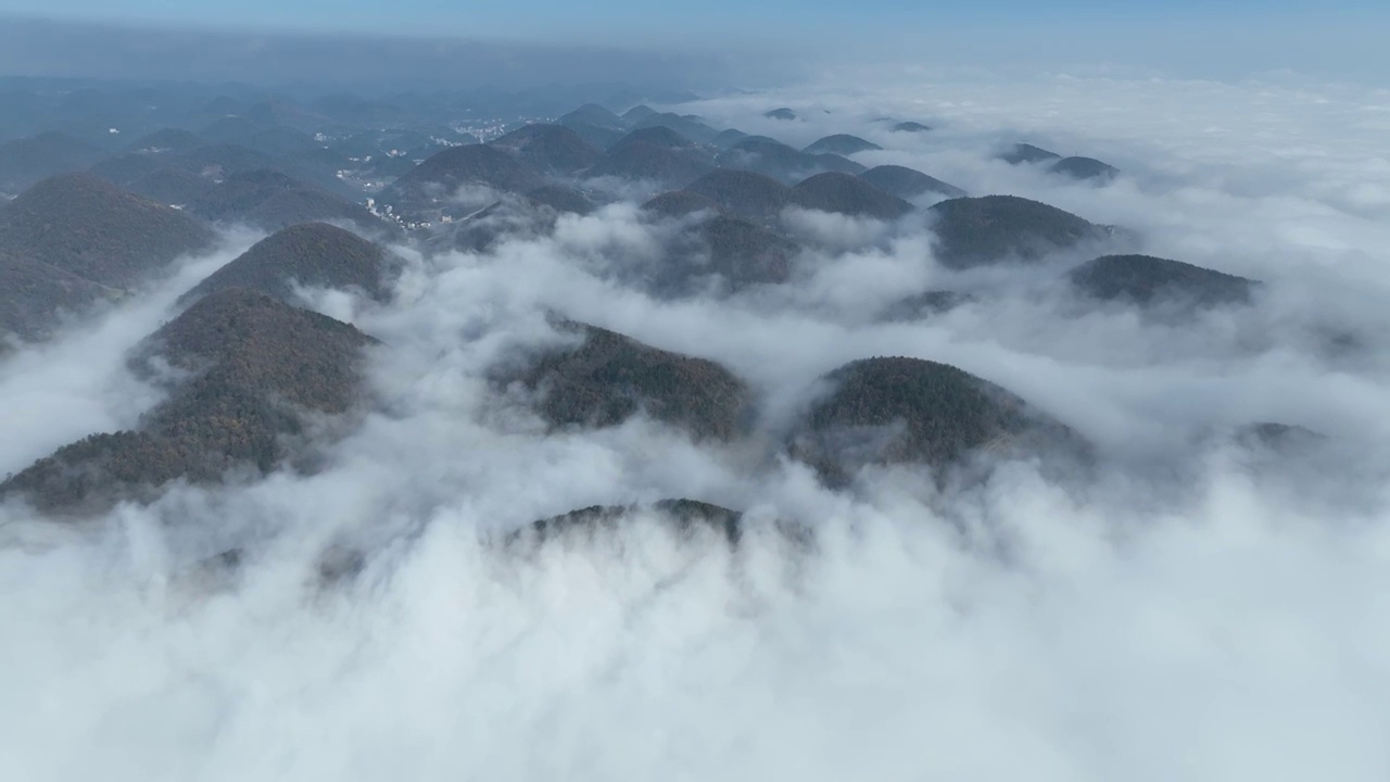 湖北恩施清江岸边的建始黄鹤桥峰林景区风光视频素材