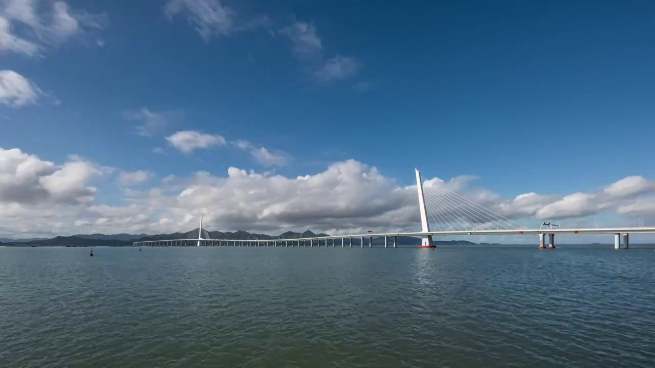 深圳湾大桥蓝天白云延时视频素材