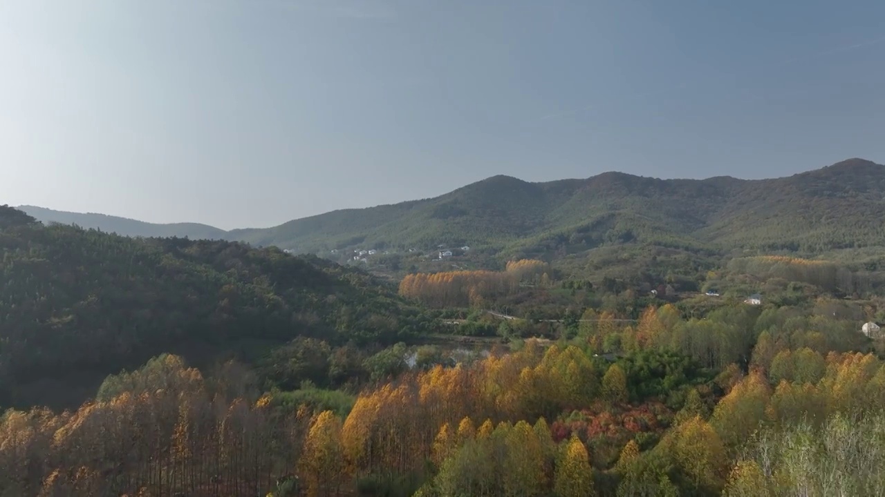 穿云航拍南京郊区山林视频素材