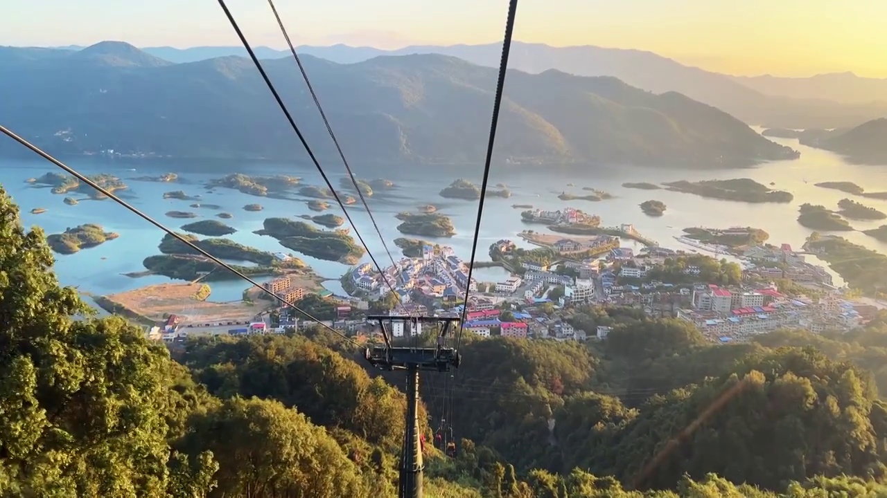 缆车视角俯瞰湖北黄石仙岛湖湖景视频素材