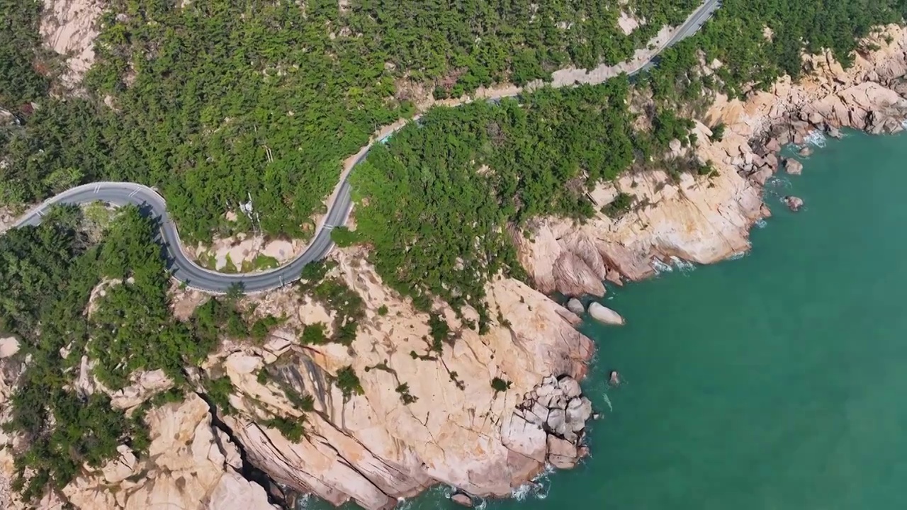 青岛崂山南线海边旅游公路航拍视频素材