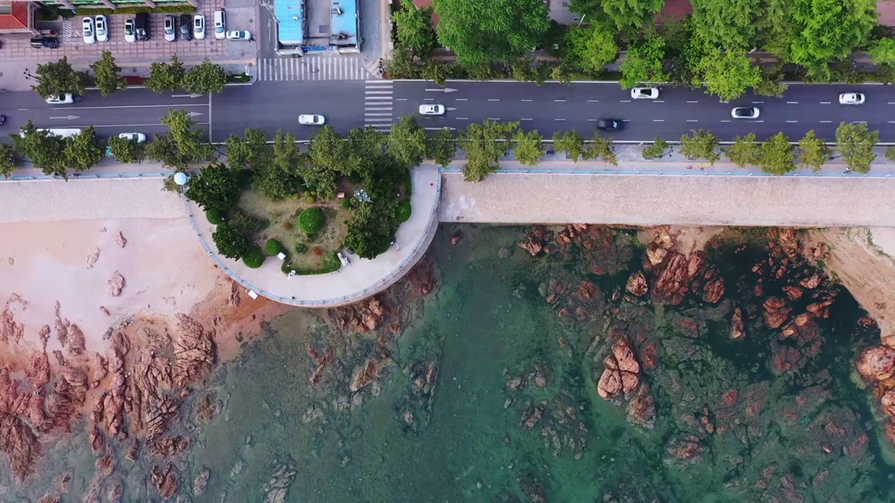 青岛老城区海边道路航拍视频素材