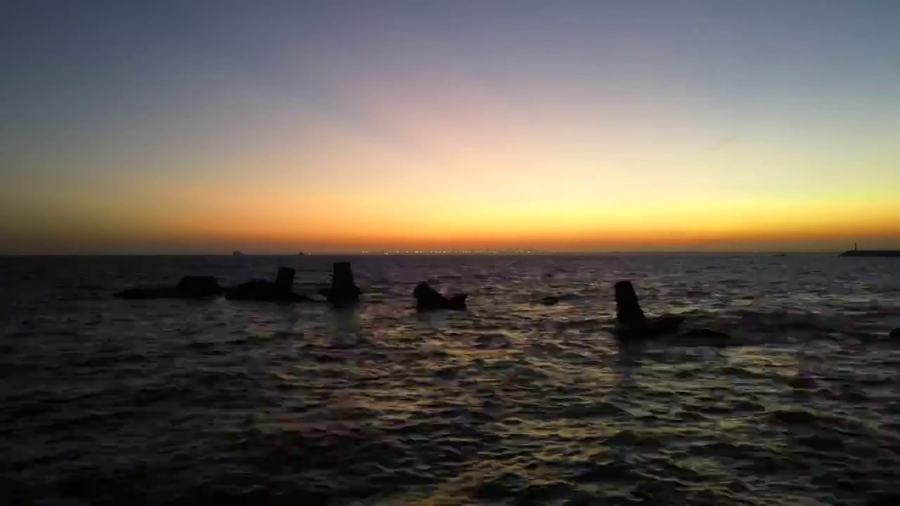 海边日落晚霞深海黑海落日金色视频素材