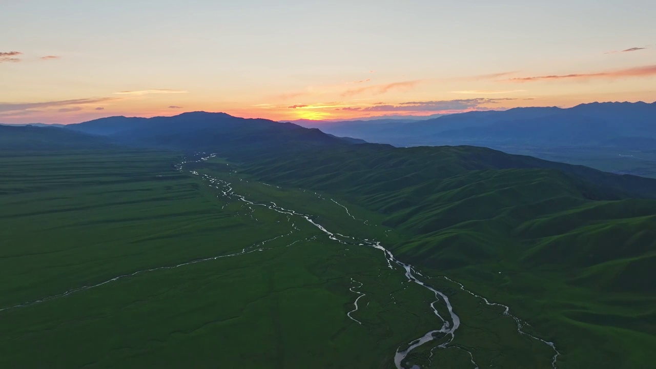 航拍草原唯美夕阳视频素材