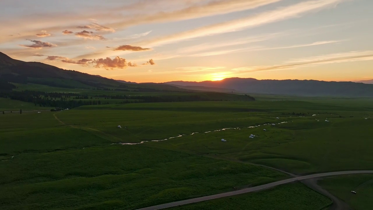 航拍草原唯美夕阳视频素材