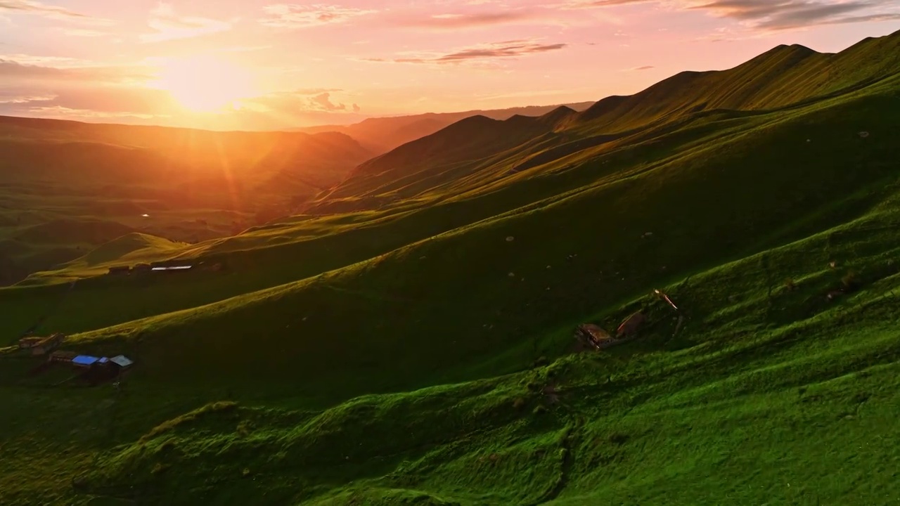 航拍草原唯美夕阳视频素材