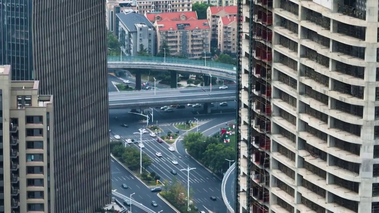 航拍繁忙的城市立交桥道路车流视频素材