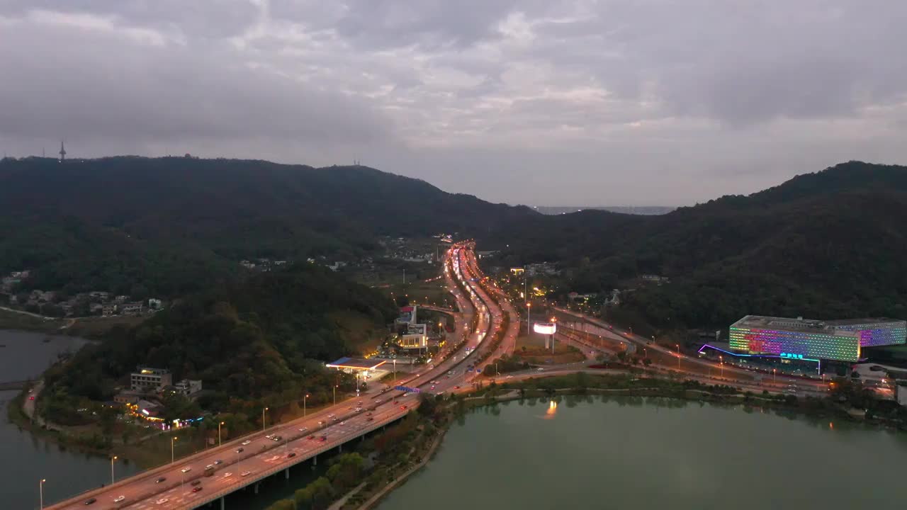 航拍湖南长沙西二环夜景车流视频素材