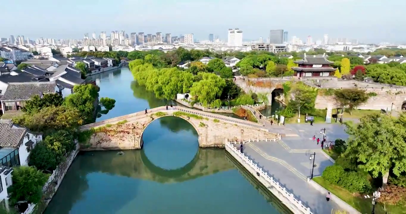 江苏苏州盘门景区秋季航拍视频素材