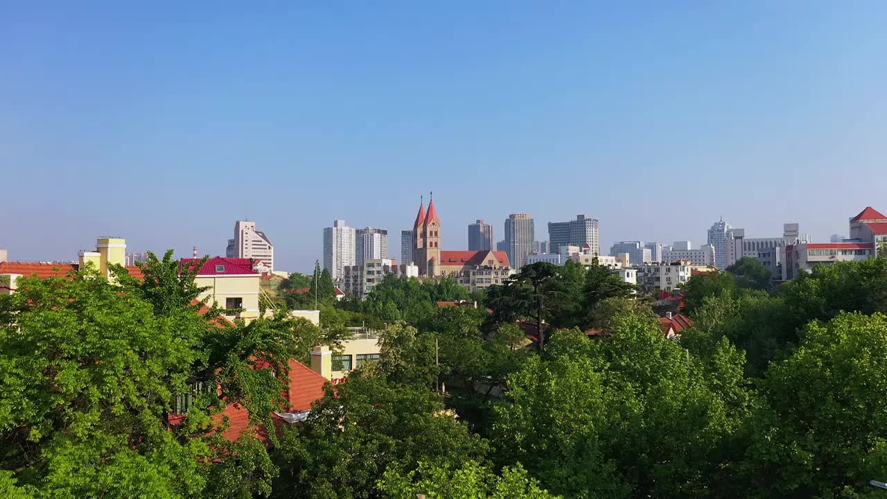 青岛老城区城市天际线航拍视频素材