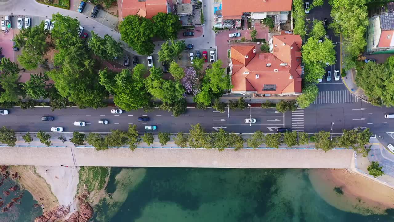 青岛老城区海边道路航拍视频素材