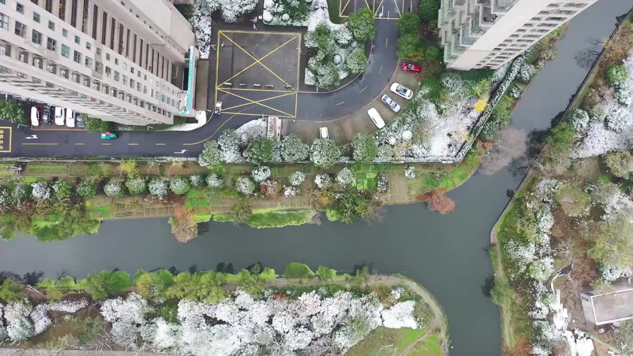 航拍杭州临平城市建筑风光雪景鸟瞰图视频素材