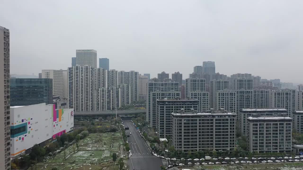 航拍杭州临平城市建筑风光雪景鸟瞰图视频素材