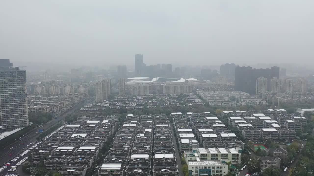 航拍杭州临平城市建筑风光雪景鸟瞰图视频素材