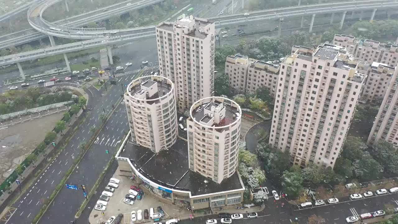 航拍杭州临平城市建筑风光雪景鸟瞰图视频素材