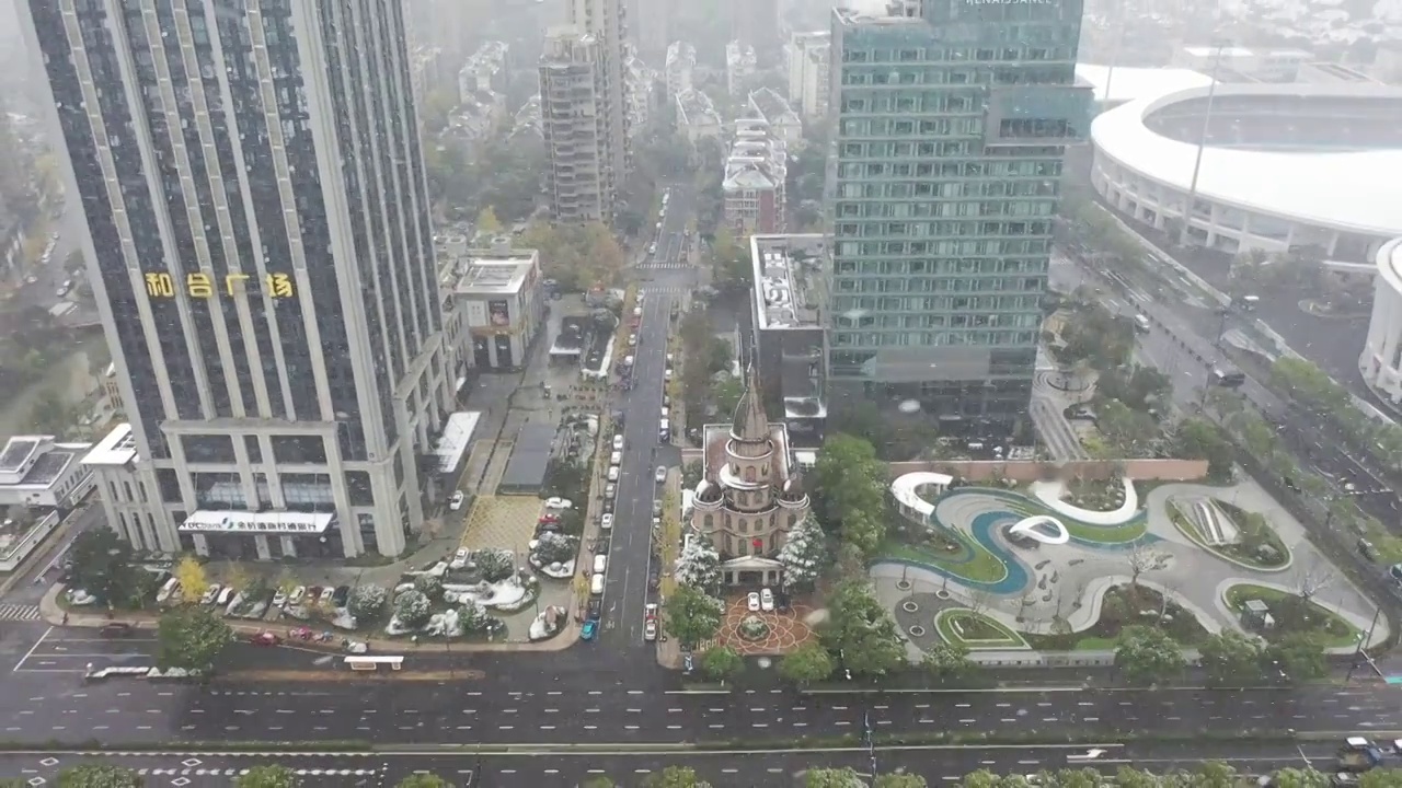 航拍杭州临平城市建筑风光雪景鸟瞰图视频素材