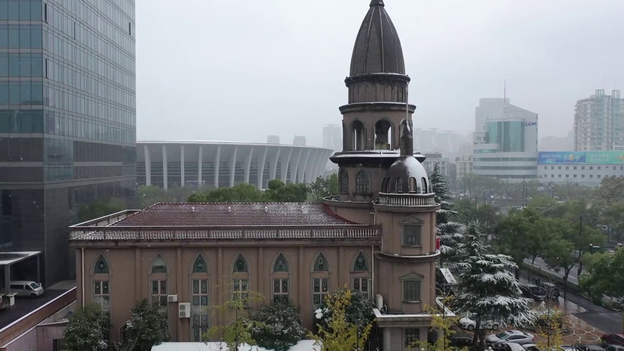 航拍杭州临平城市建筑风光雪景鸟瞰图视频素材