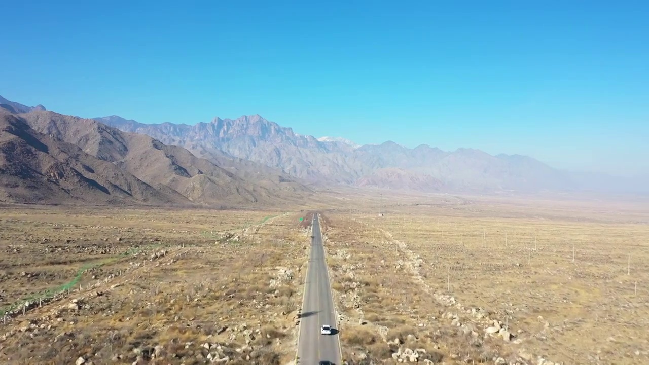 航拍空中鸟瞰雪后宁夏银川贺兰山边的公路视频素材