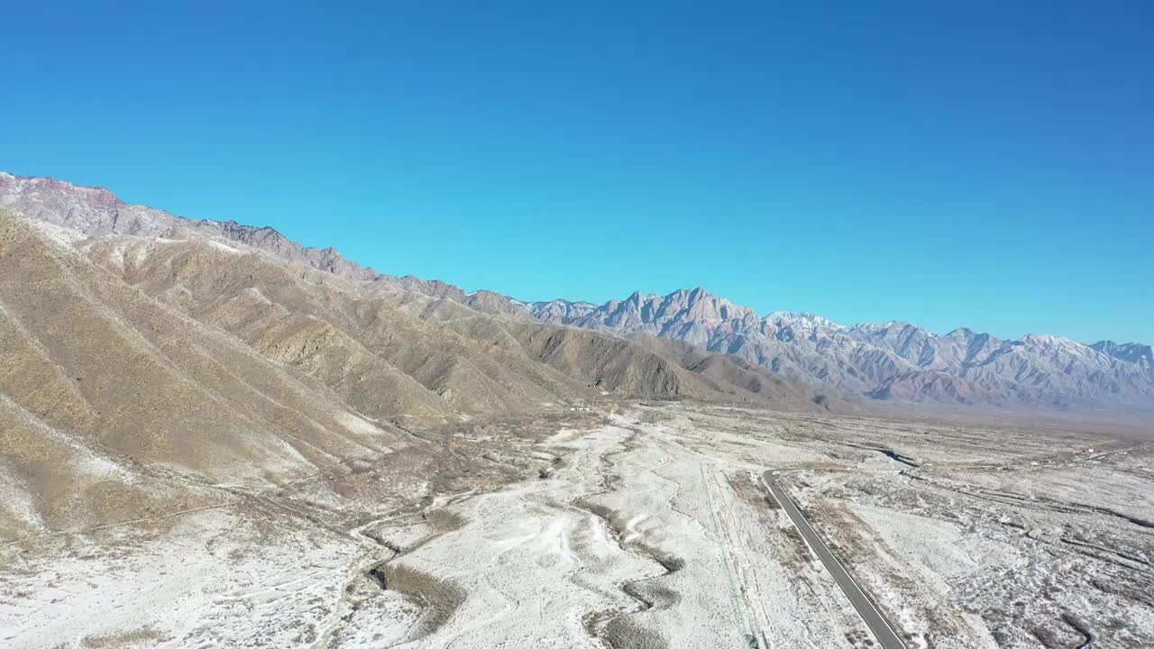 航拍空中鸟瞰雪后宁夏银川贺兰山边的公路视频素材