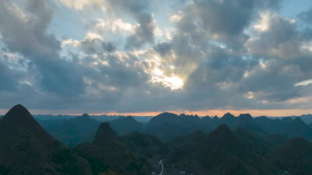 贵州惠水县天星桥，峡谷和天生桥景观视频素材