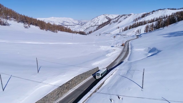 雪山公路跟车视频素材