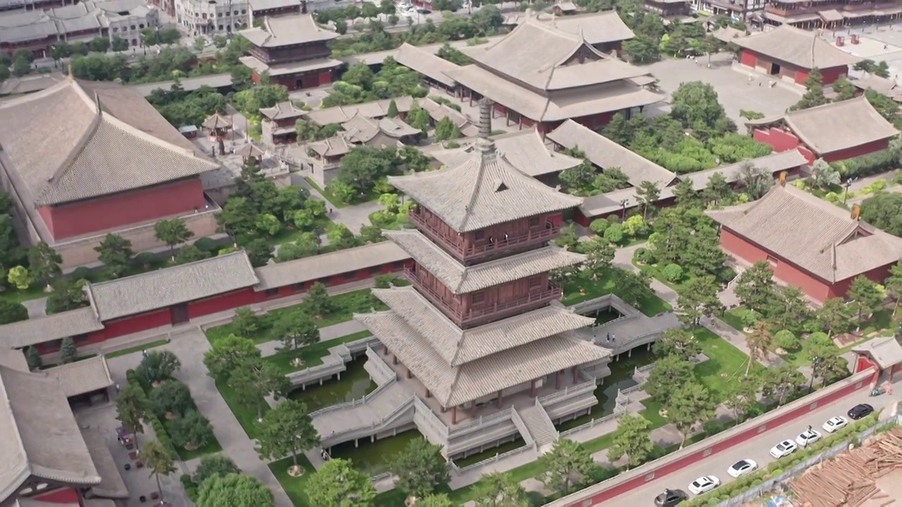 山西大同古城华严寺航拍视频素材画面3