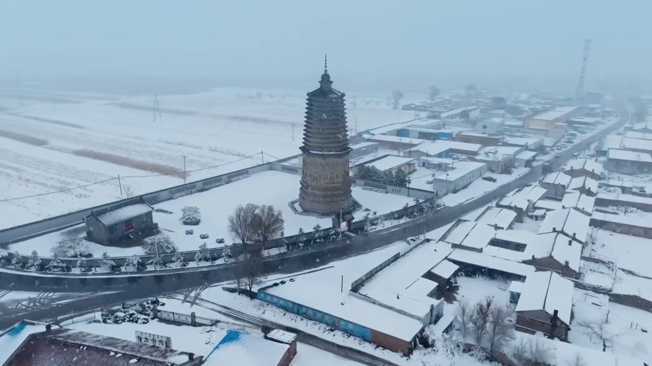 辽宁省阜新市阜新县懿州旧址契丹古塔初冬雪景（航拍）视频素材