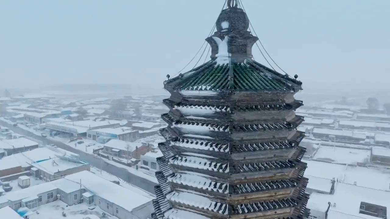 辽宁省阜新市阜新县懿州旧址契丹古塔初冬雪景（航拍）视频素材