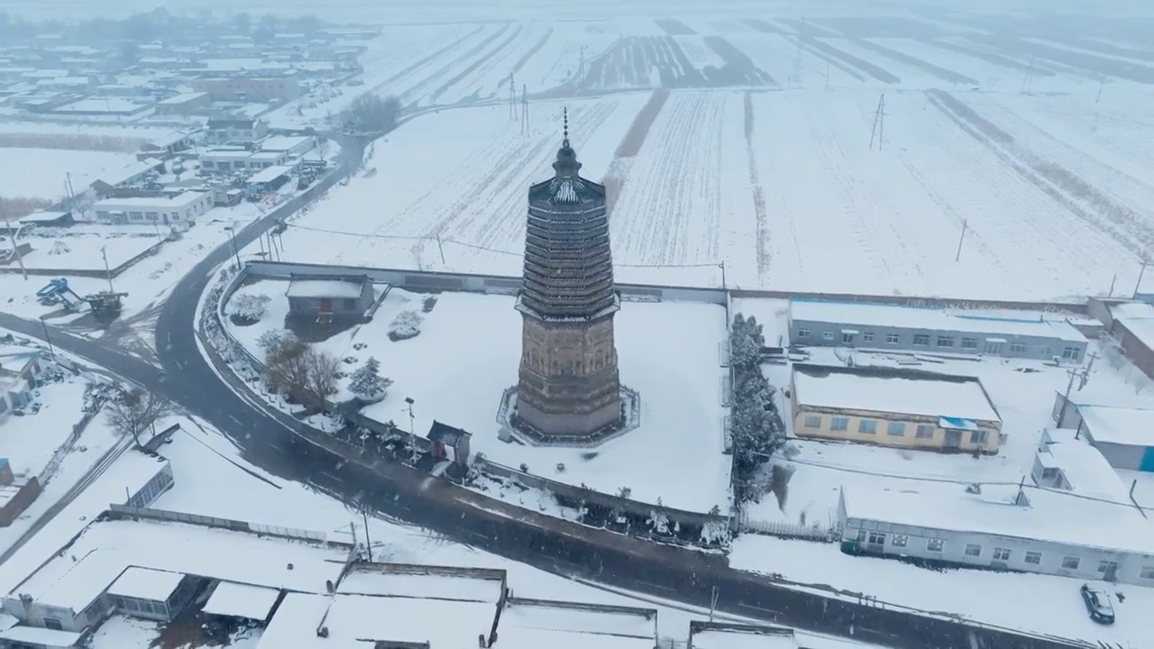 辽宁省阜新市阜新县懿州旧址契丹古塔初冬雪景（航拍）视频素材