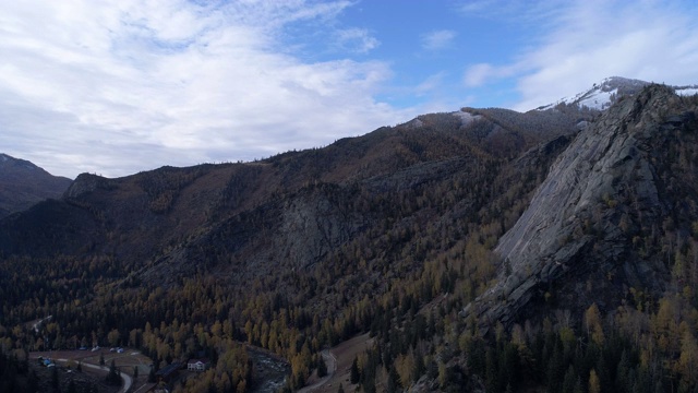 飞跃可可托海山林视频素材