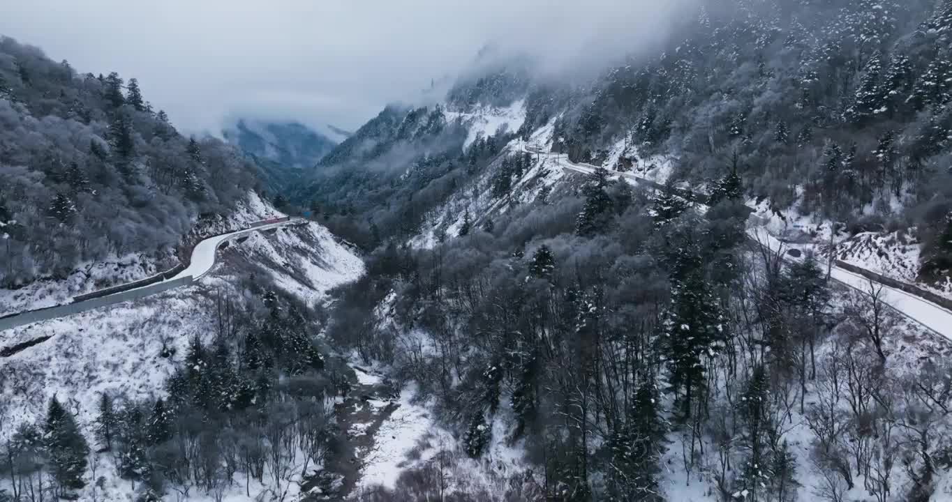 冬季雪山素材合集夹金山航拍（合集）视频素材