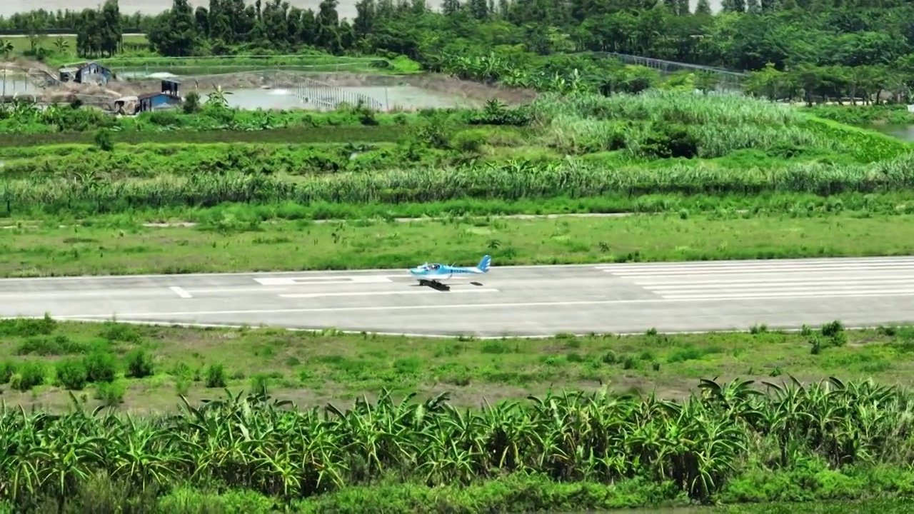 航拍通用航空飞机起飞视频素材