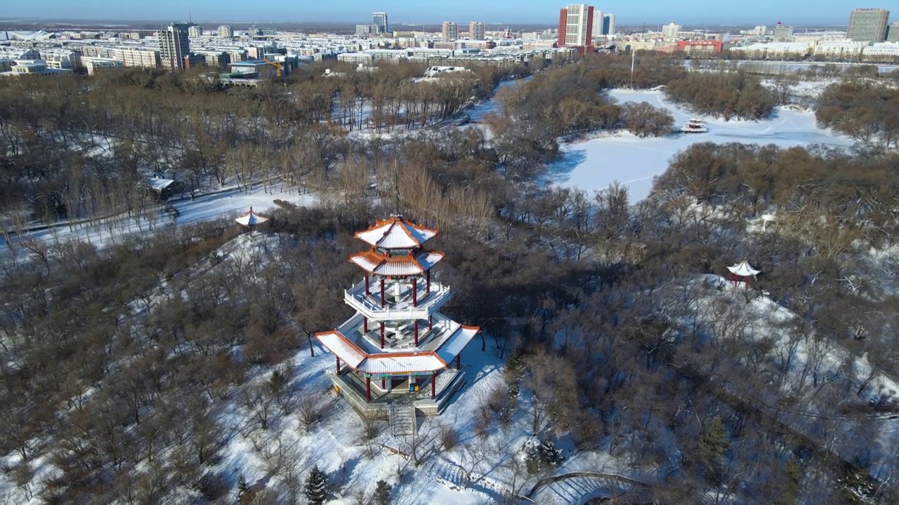 黑龙江省齐齐哈尔市龙沙公园天远阁雪景航拍视频素材