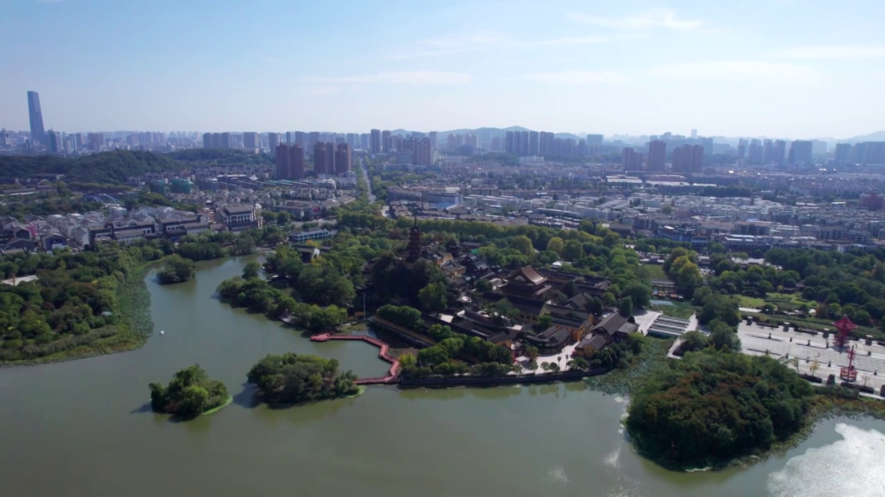 航拍江苏镇静金山寺寺庙宝塔视频素材