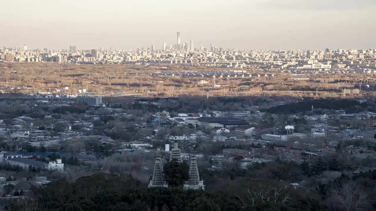 北京城市风光日落金光古建筑碧云寺与国贸建筑群视频素材