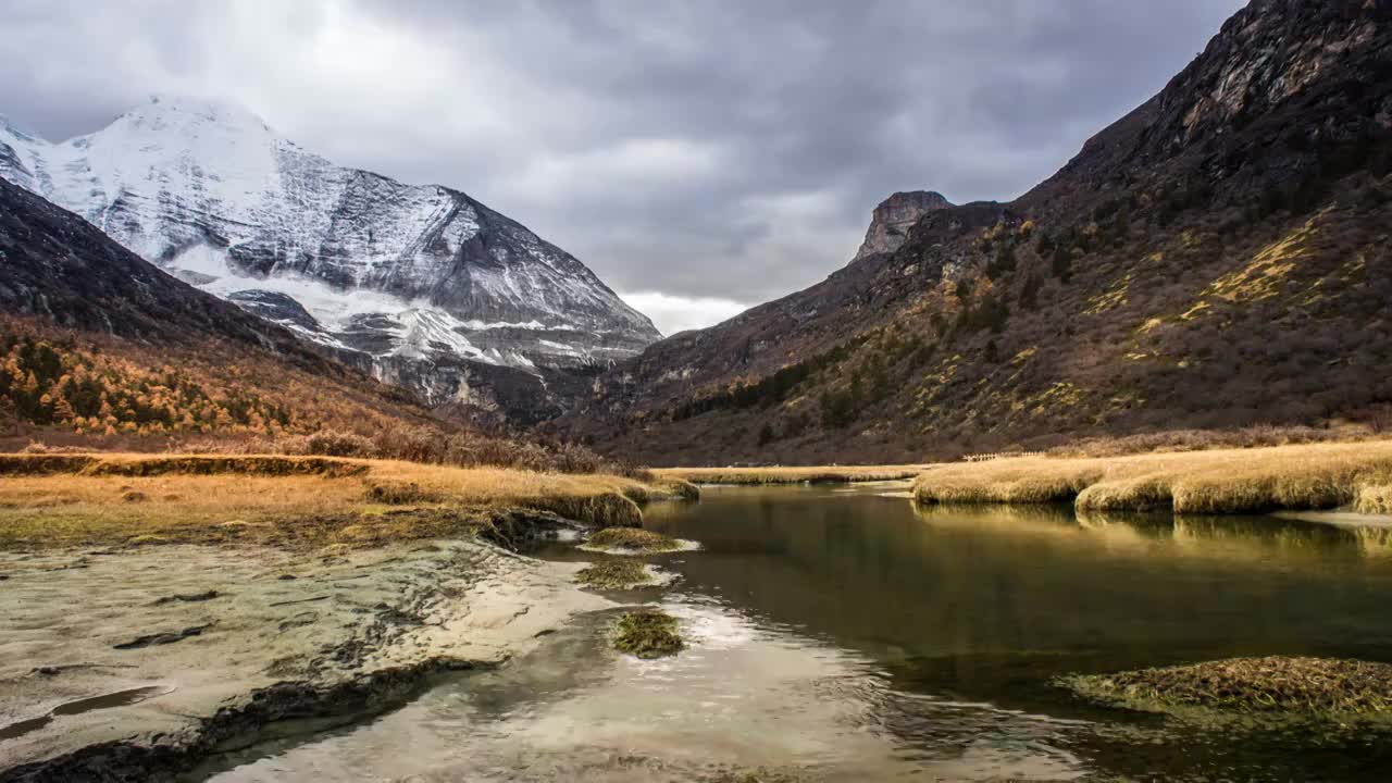 四川稻城亚丁风景区雪山河谷延时视频素材