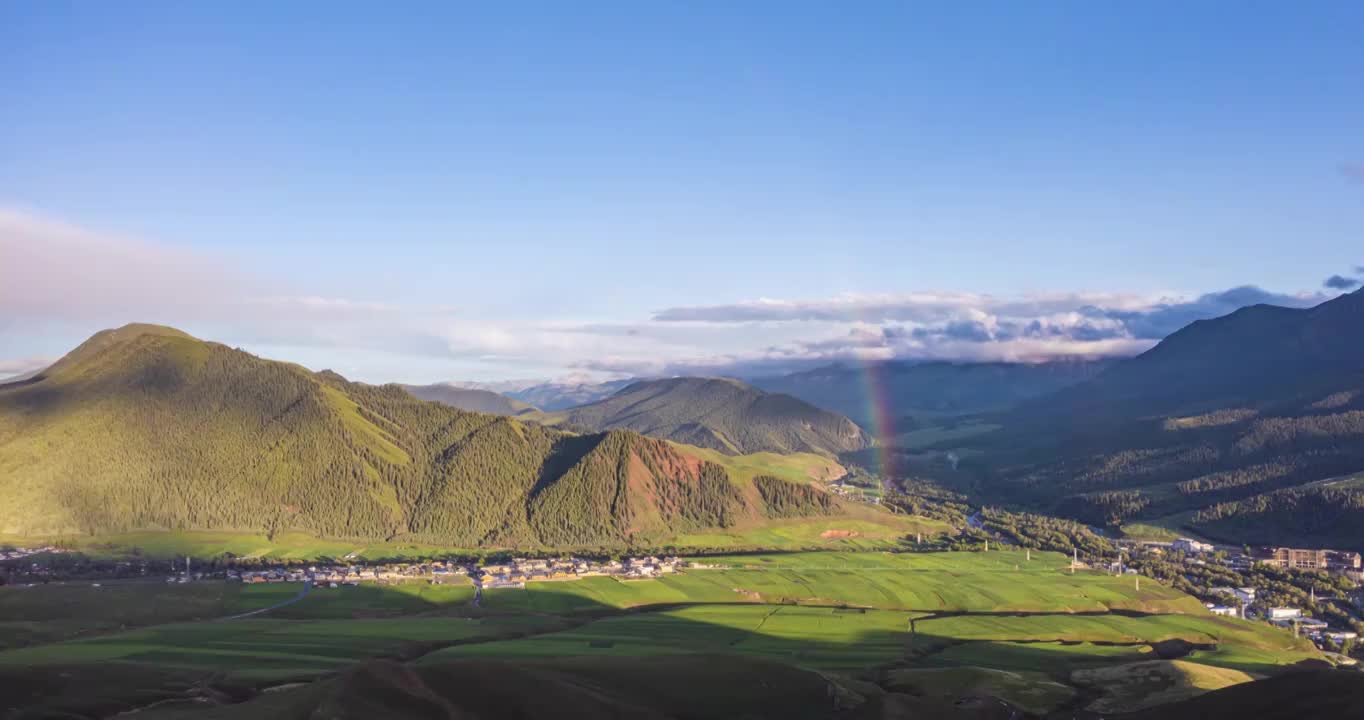 祁连卓尔山，祁连山的夏季风光，傍晚的山峰视频素材