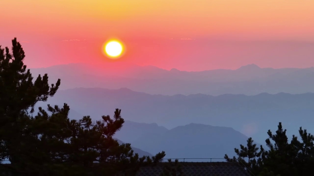 日落千里江山图水墨片头群山峻岭峦叠嶂云雾视频素材