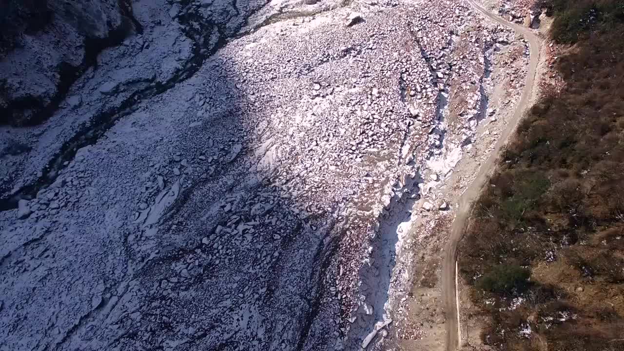 四川省甘孜州摩西古镇燕子沟雪山红石滩航拍视频素材