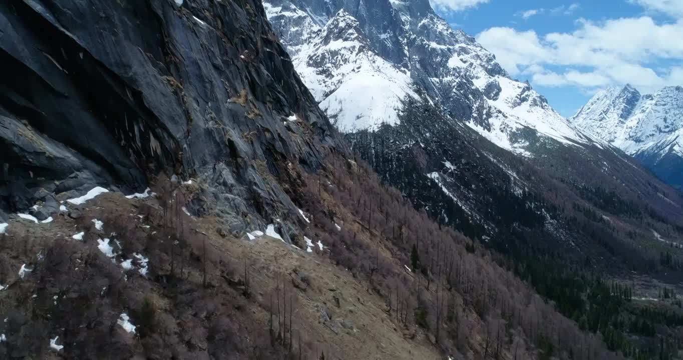 四姑娘山双桥沟雄伟雪山航拍视频素材