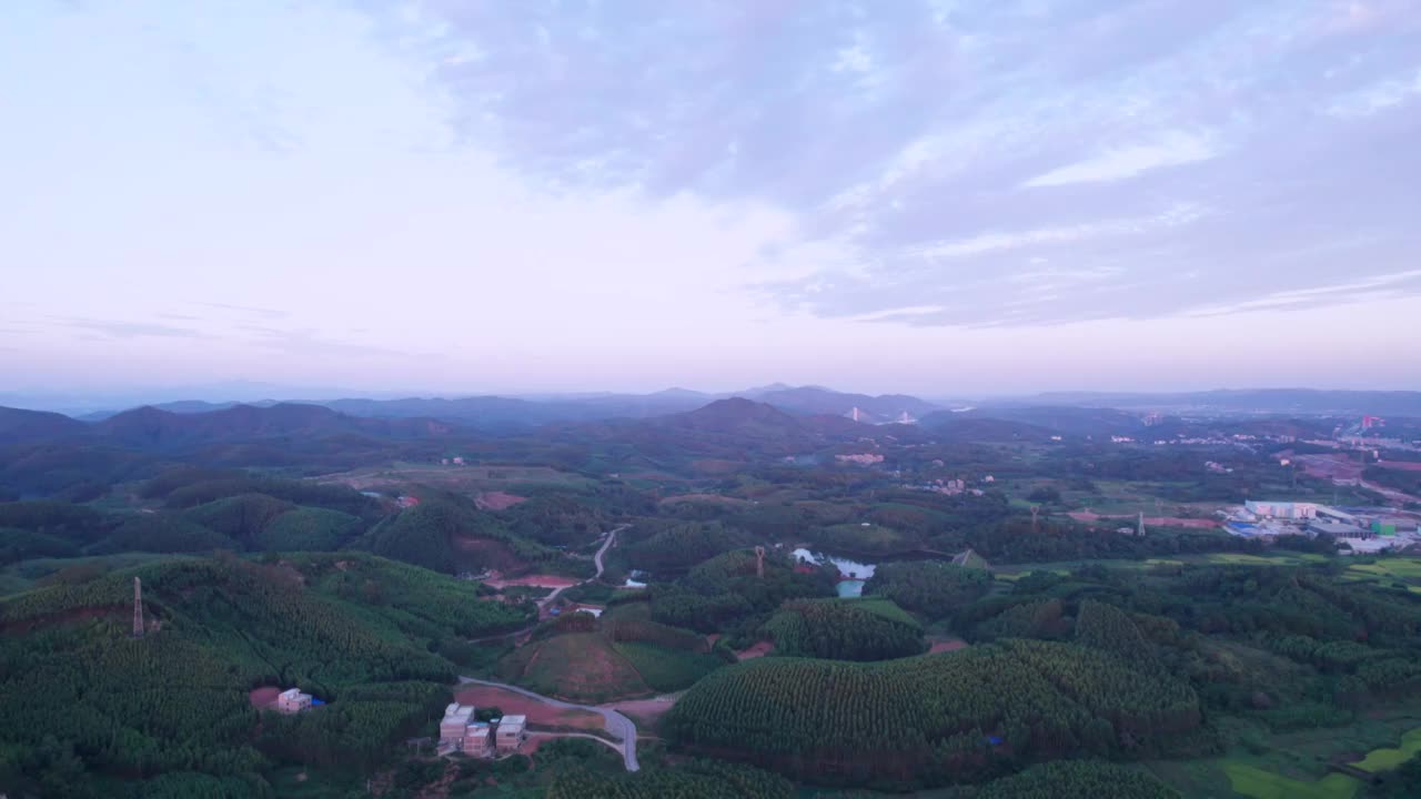 广西南宁乡村连绵群山航拍自然风光视频素材