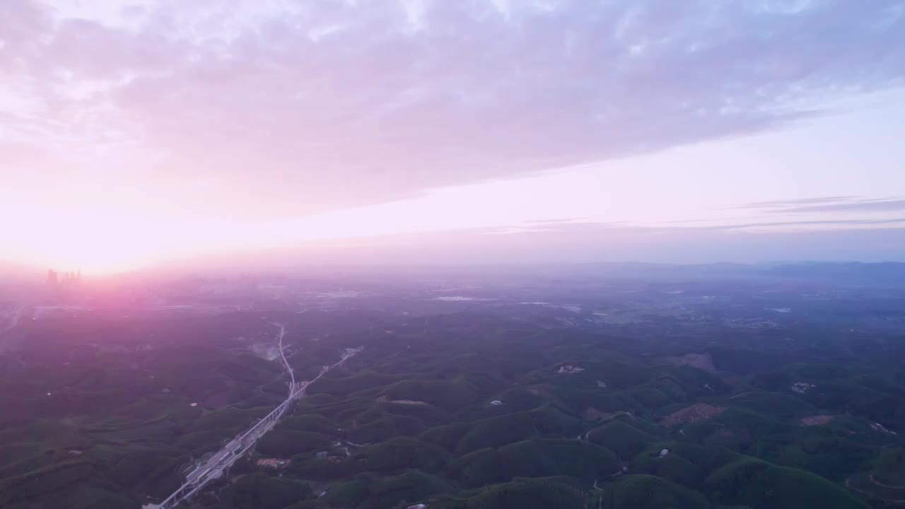 广西南宁邕江与丘陵群山夕阳晚霞航拍自然风光视频素材