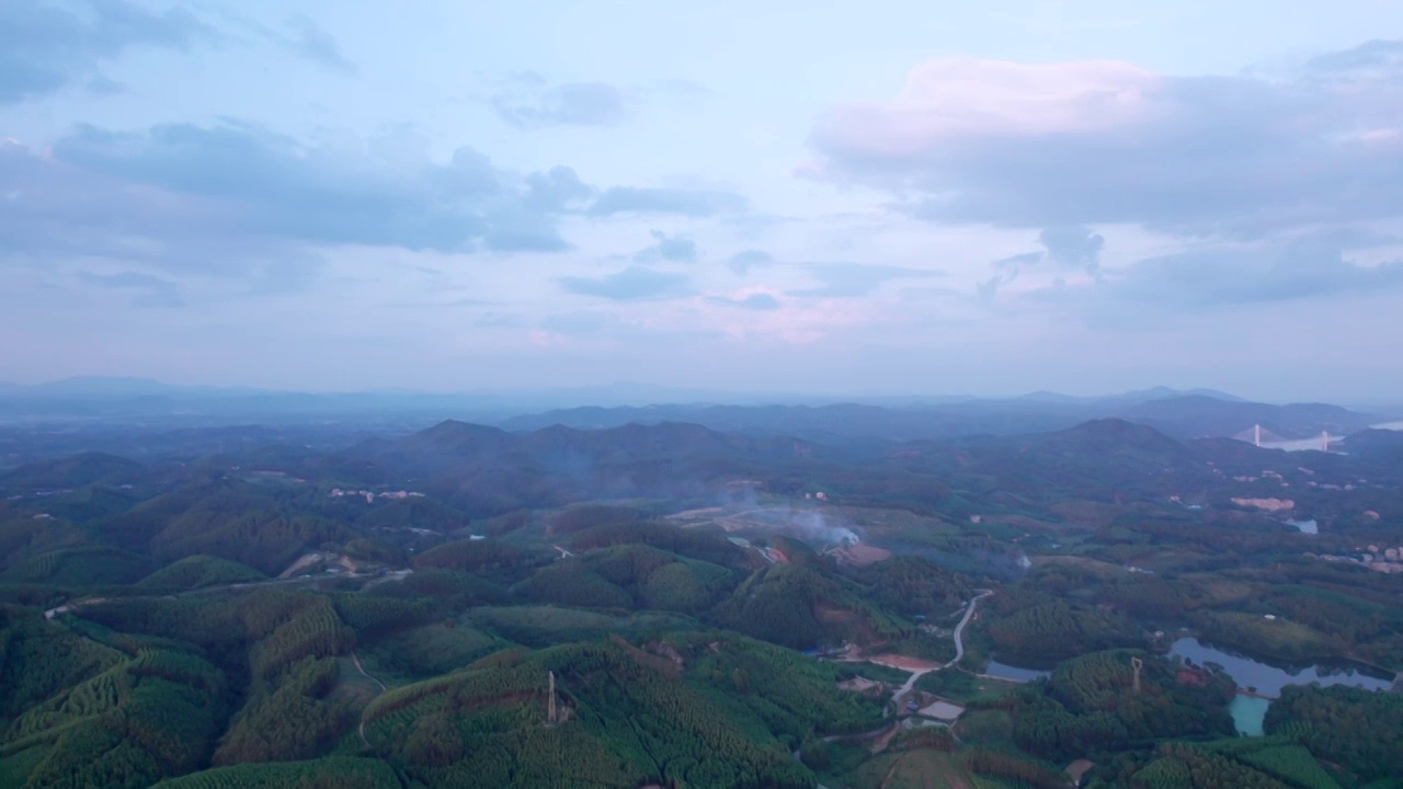 广西南宁乡村丘陵山林与夕阳晚霞航拍视频素材