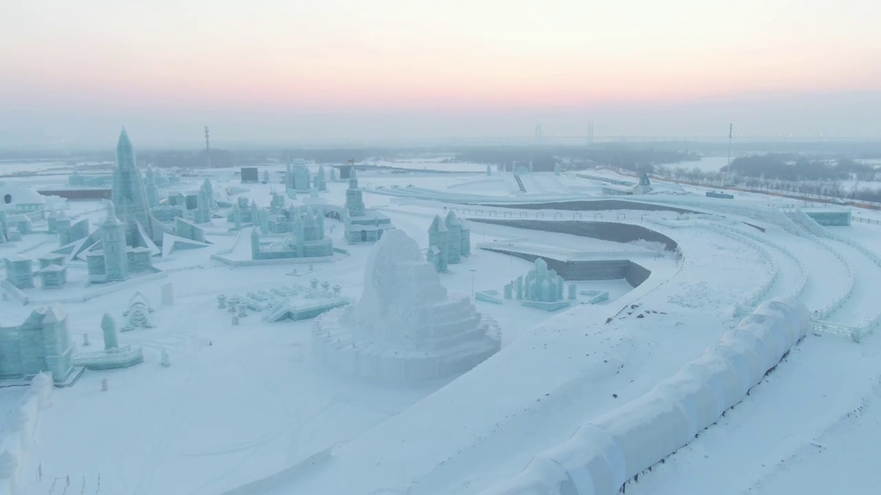 23届 哈尔滨 冰雪大世界 冰滑梯视频素材