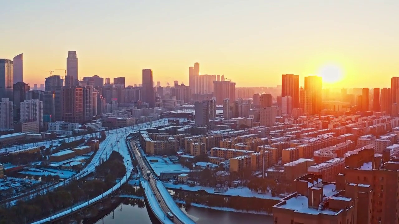 东北辽宁沈阳城市冬季雪景航拍街道与建筑视频素材