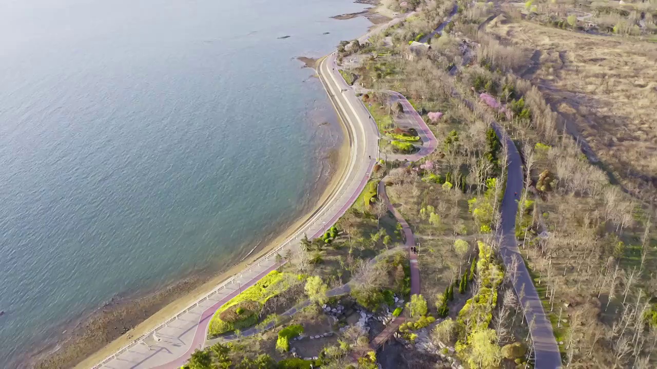 航拍山东省青岛市西海岸新区唐岛湾南岸海滨视频素材