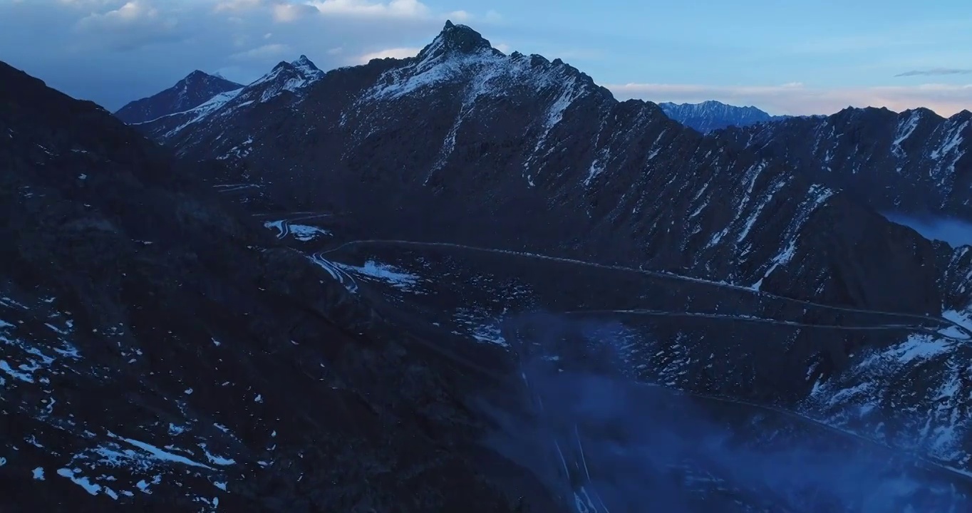 冬季航拍巴郎山雪山延时风景视频素材