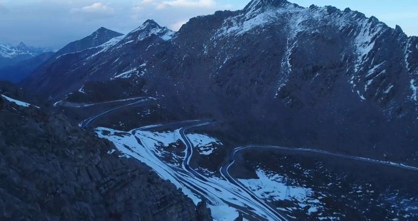 冬季航拍巴郎山雪山延时风景视频素材